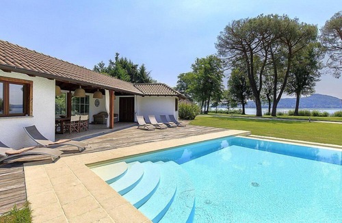 Solcio Villa | Villa Adelinda: A luxurious one-story villa located right on the Lake Maggiore, with Free WI-FI.