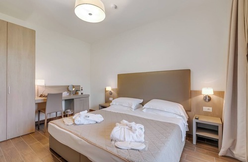 Castelletto d'Orba Hotel | Villa Carolina Golf View 1, Castelletto d’Orba, Italy