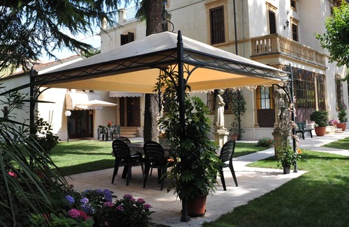Borgo Trento Apartment | Villa Gloria 1. Apartment near downtown with private parking