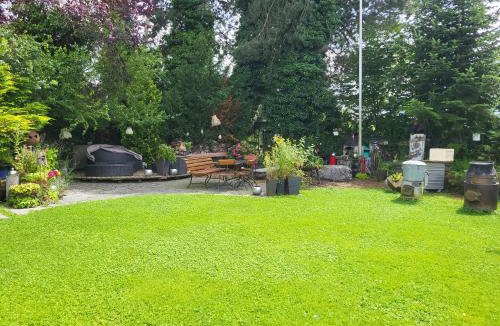 Menziken Bed & Breakfast | Villa Hühnerbunt Erica Arnold 5737 Menziken