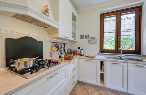 Cellina Villa | Villa La Dolce Vita: Lake Maggiore 3BR, Fenced Garden, Parking near Beaches, Leggiuno, Italy