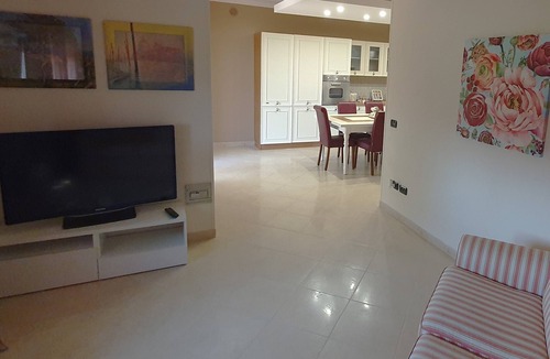 Sona Villa | Villa Le Borghe, elegant, quiet accommodation in the green moraine hills