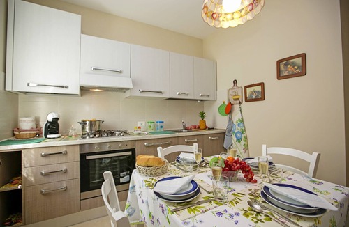 Desenzano del Garda Apartment | Villa Mimosa Near Desenzano Old Town Apt 2 Parking, A/C, WiFi, Desenzano Del Garda, Italy