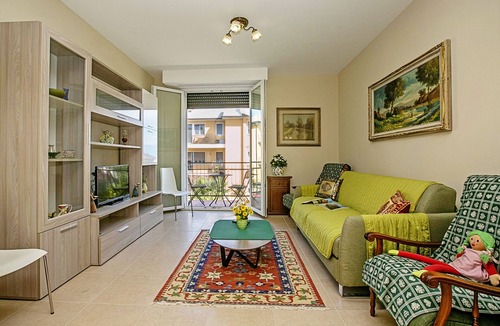 Desenzano del Garda Apartment | Villa Mimosa Near Desenzano Old Town Apt 2 Parking, A/C, WiFi, Desenzano Del Garda, Italy