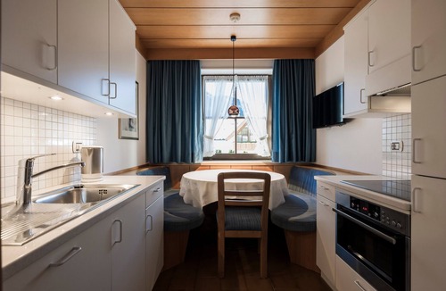 Ortisei Apartment | Villa Stella Apartment N 48 – Nearby Ski Lifts, Mountain View, Wi-Fi, Balcony and Garden