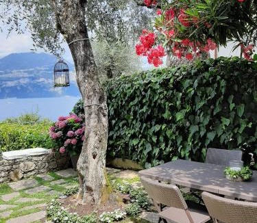 Brenzone sul Garda House | Villa sul Lago con pontile privato a Brenzone sul Garda - Unique and exclusive