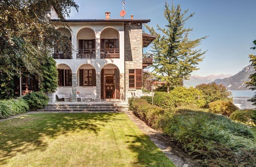 Vassena Villa | Villa with garden in front of the lake