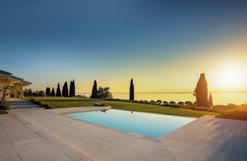 Bardolino House | Villa with infinity pool overlooking Lake Garda