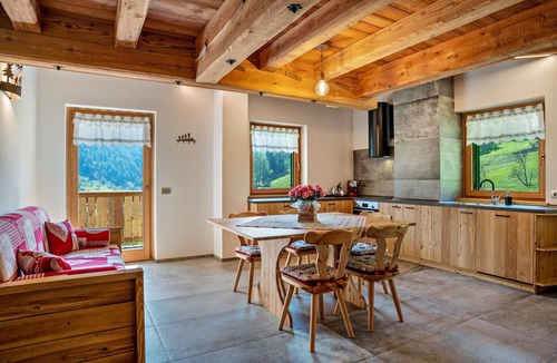 Rabbi Apartment | 'Volo Dell'aquila' Apartment with Private Sauna and Mountain Views