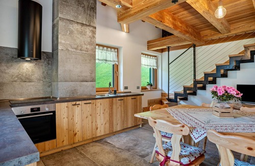 Rabbi Apartment | 'Volo Dell'aquila' Apartment with Private Sauna and Mountain Views