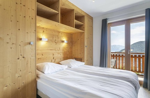 La Tzoumaz Apartment | Wi-Fi, 50 meters from the resort center, valley view, patio, balcony, TV, 35–40 square meters, La Tzoumaz