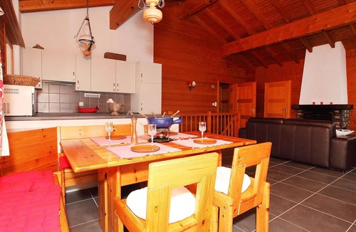 Leytron House | Wonderful private villa for 8 guests with TV, terrace and pets allowed