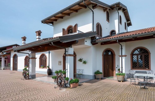 Barolo House | Wonderful villa for 6 people with WIFI, TV and terrace