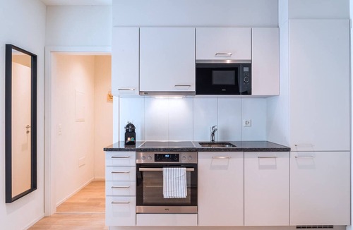 Center Apartment | ZH Anna III - HITrental Central Station Apartments