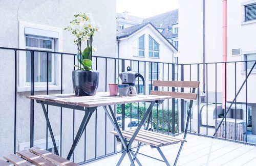 Center Apartment | ZH Anna III - HITrental Central Station Apartments