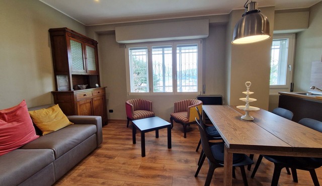 5 stars relax in luxury Villa close to the city center and Lake.