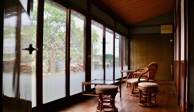 A nostalgic space where an old house is revived an / Choseigun Chiba in Choseigun