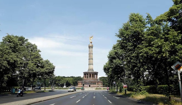 AN EXCELLENT COMBINATION OF MODERN AMENITIES, GENEROUS LIVING SPACE IN THE HEART in Berlin