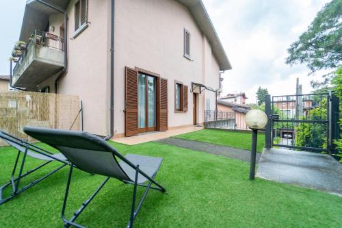 Apartment with private garage, garden and WiFi