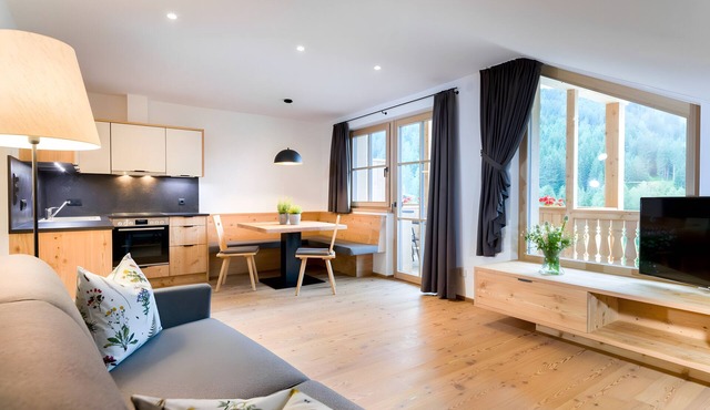 Apartment 'Altmessnerhof Alpenklee' with Mountain View, Shared Terrace and Wi-Fi