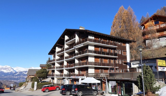 Apartment Barmaz B 12 for 2-4 peopleOutside: Renovated apartment in the Barmaz B building, large sou