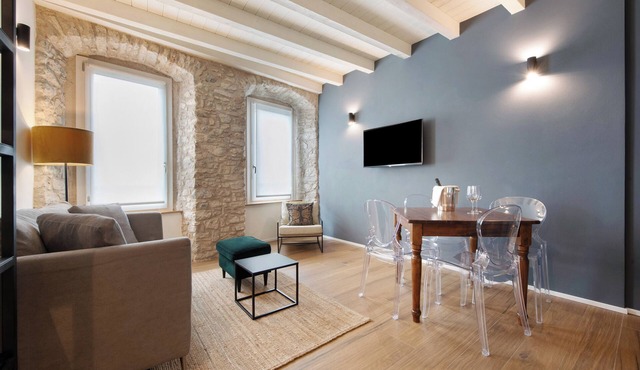 Apartment 'Il Vicolo Cortiletto' with Wi-Fi and Air Conditioning