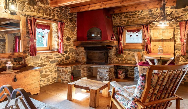 Apartment in Chalet 'Deluxe Room Stay' with Mountain View in Monno