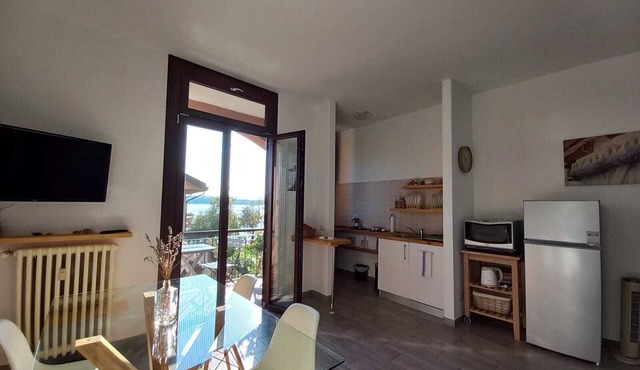 Apartment Miralago: Lake View & Lakefront Garden – near Lake Maggiore & Como