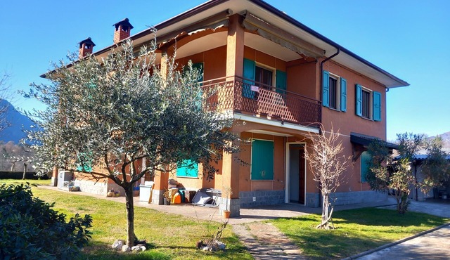 Apartment 'Sunset On Lake Maggiore 2 Garages' with Garden, Balcony and Wi-Fi in Porto Valtravaglia