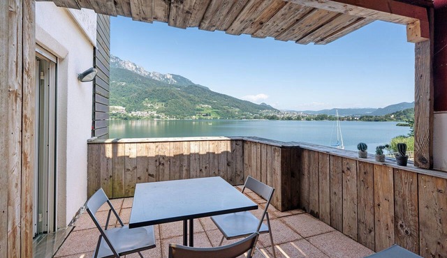 Apartment 'Valsugana D’incanto' with Lake View, Private Terrace and Shared Garden in Pergine Valsugana