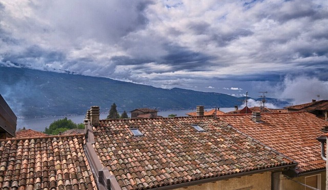 Appartamento Stella by Theater Home - with big terrace and partially lake view