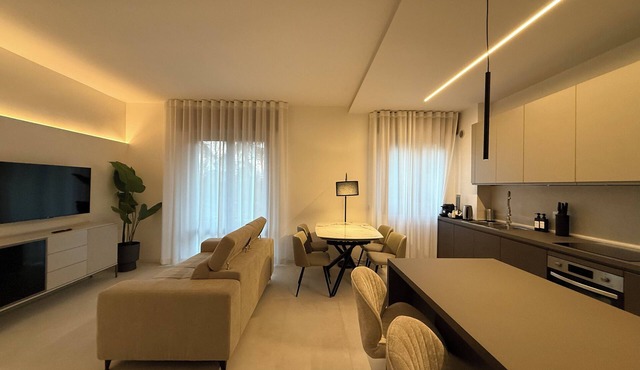 [Arena walking] 3 bedrooms, 2 bathrooms + parking lot