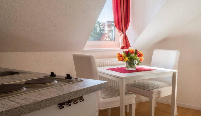Attic Room with Kitchenette 'Kletterrose' Near Old Town Center