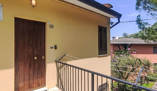 Beautiful apartment for 4 people with A/C, TV and patio in Torri Del Benaco