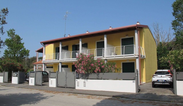 Beautiful apartment in villa for 4 guests with WIFI, A/C, TV and terrace in Comacchio