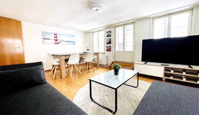 Beautiful Old Building Apartment In The Center