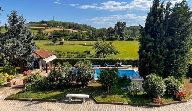 Beautiful private villa for 4 people with private pool, A/C, WIFI, TV, patio and pets allowed