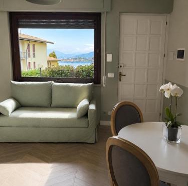 BELLAVISTA LAKE VIEW apartment with PRIVATE GARDEN
