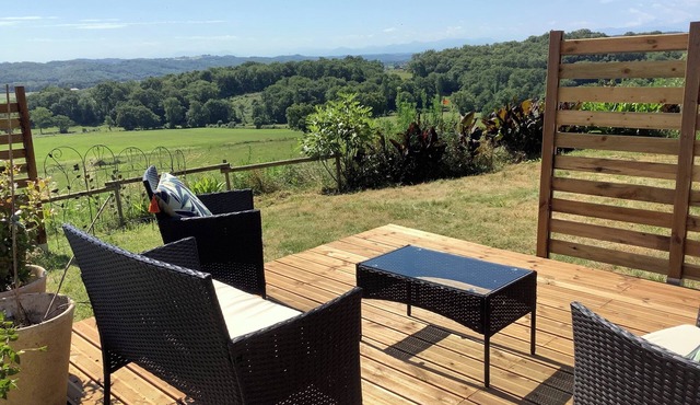 Beutiful home with terrace and private salon garden in the Gers. nnnn in Estampes