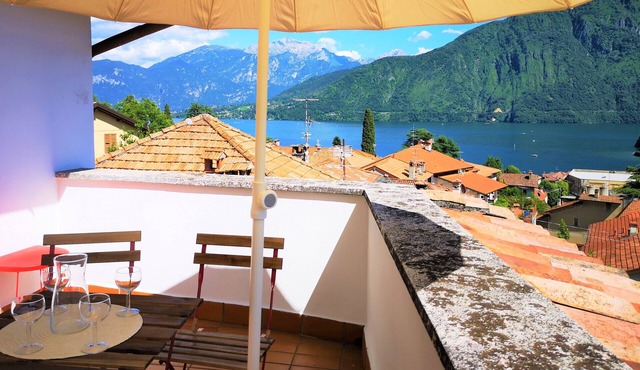 Bright apartment with lake view terrace, fast wifi in Lenno