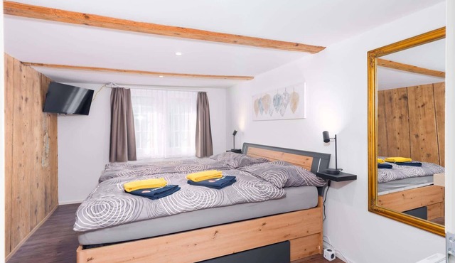 Bright Double Room near Glarus, Shared Bath