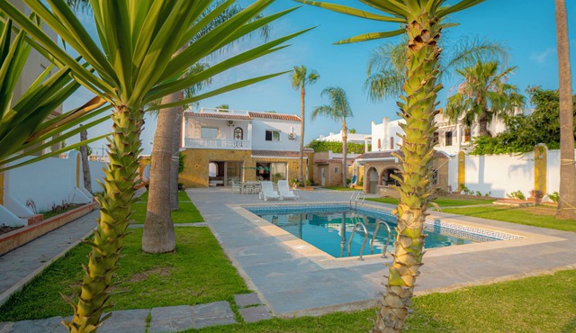 Cabo negro villa with large garden, swimming pool and barbecue area in Cabo Negro