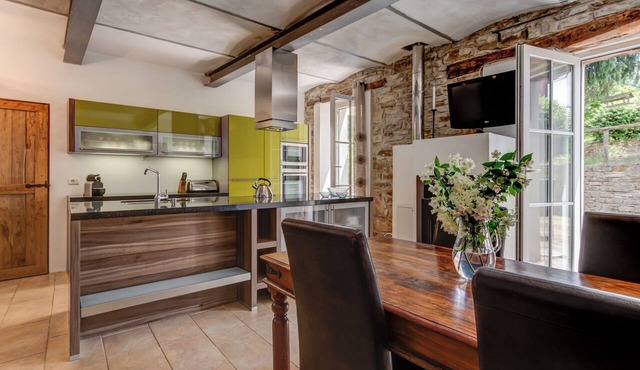 Casa Coniglio, Cascine Crema: Modern apartment, large pool, pool house, billiards. in Piemonte