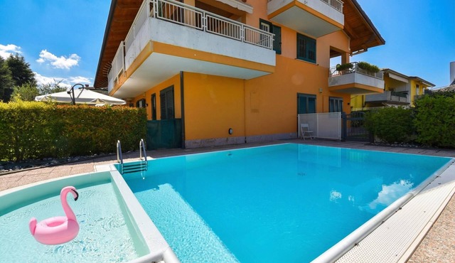 Casa Emma with Pool, Garden and Garage, Sirmione, Italy
