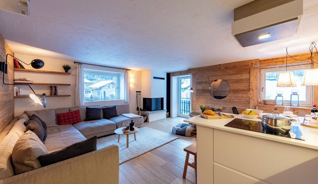 Casa Giardini in Dolonne, Courmayeur, Italy in Courmayeur
