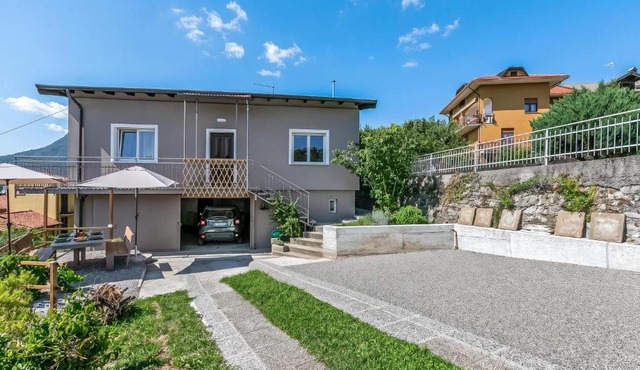 Casa Tramonti: Mountain-View with Terrace Dining - Happy Rentals