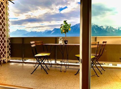 Central Studio with Lake View | 102
