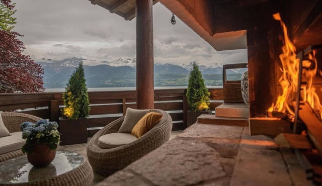 Chalet am See mit Panorama Aussicht by Interhome