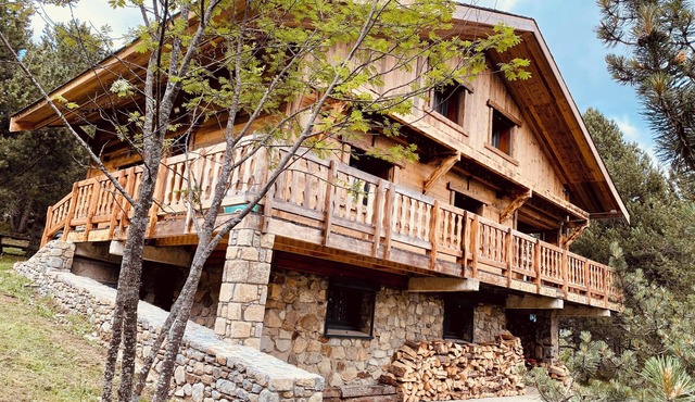 CHALET DE STANDING DE 180M2 AUX ANGLES -terrain🌲-Billard 🎱salle ciné 🎥🍿 in LES ANGLES