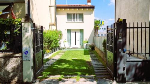 Chalet Deluxe, Villa Joy Verona, Private Chalet with Garden near City Center, Family Friendly, Independent Stay